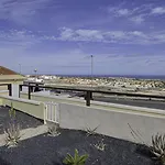 Private Terrace With Parking & Pool Lägenhet
