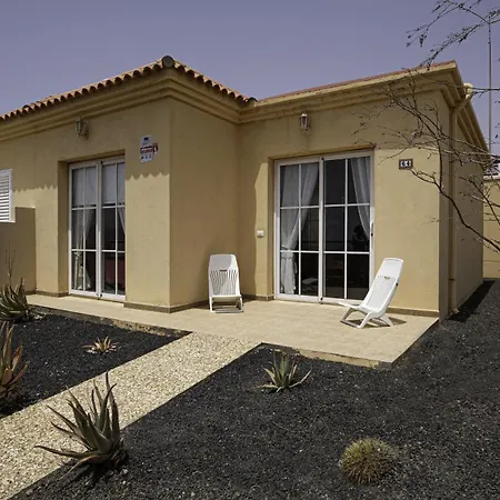 Private Terrace With Parking & Pool Appartement *
