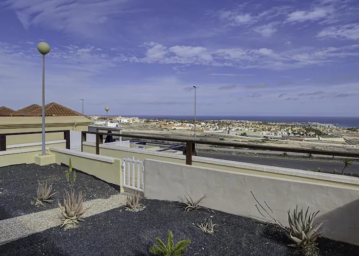 Private Terrace With Parking & Pool Appartement